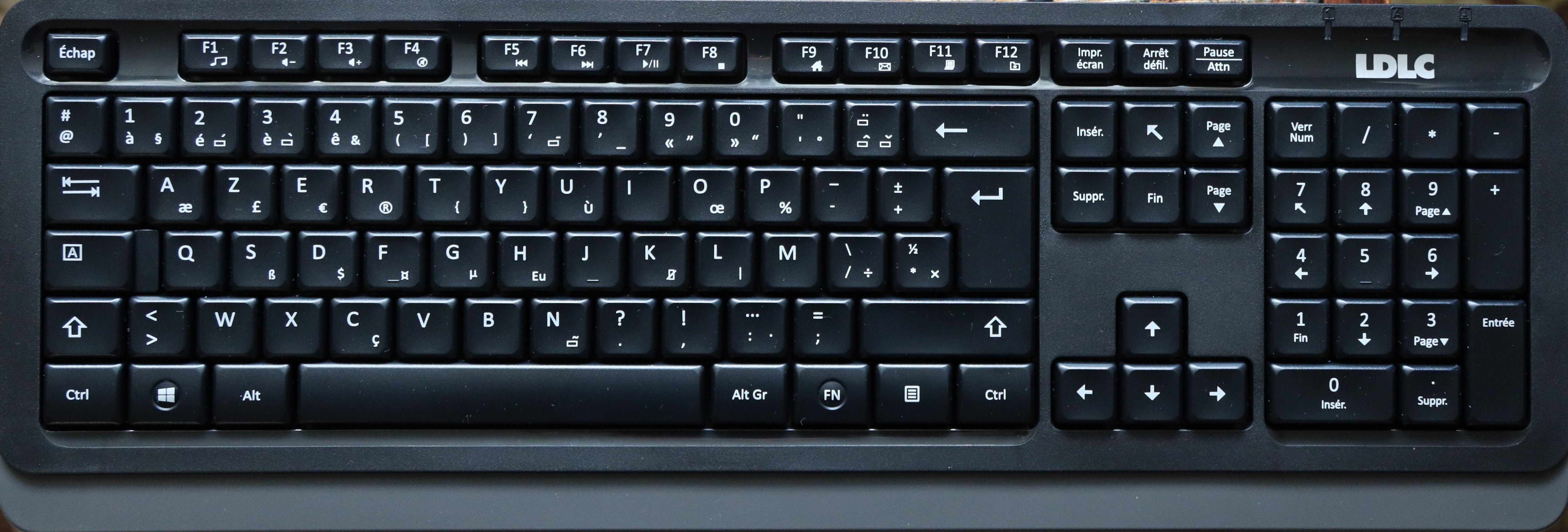 Ggal / CC BY-SA (https://creativecommons.org/licenses/by-sa/4.0)" class="img-fluid" alt="Azerty+ LCDC